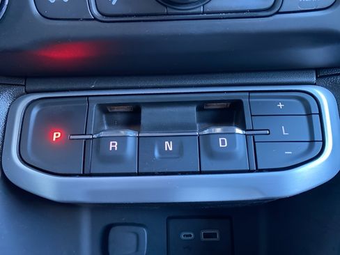 Used 2023 GMC Acadia SLE w/ Driver Convenience Package image 23