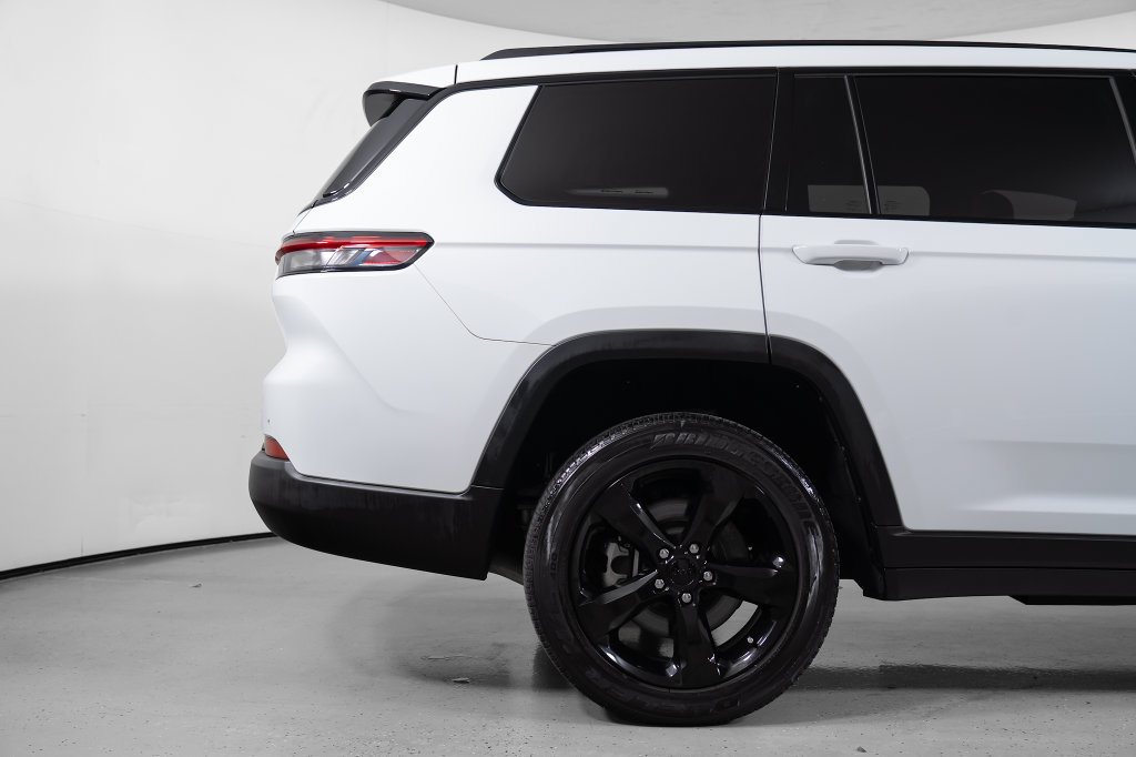 Used 2023 Jeep Grand Cherokee L Laredo RWD image 6