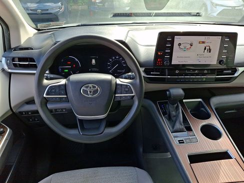 Used 2021 Toyota Sienna LE AWD/4WD image 13