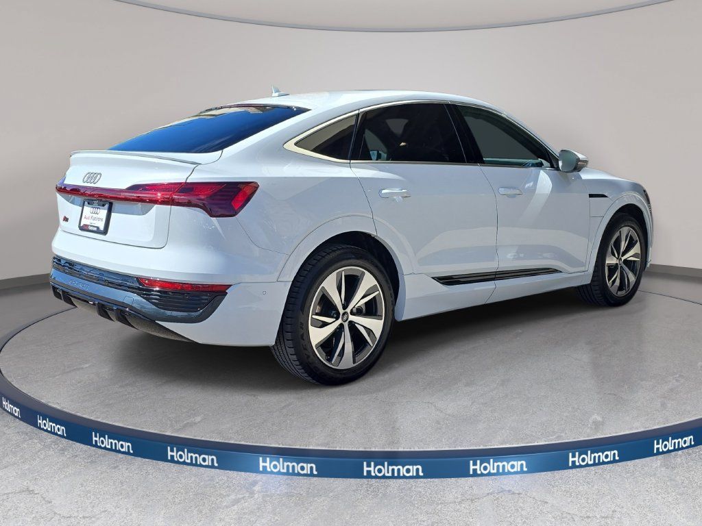 Used 2024 Audi Q8 e-tron Premium Plus w/ Premium Plus Package AWD/4WD image 6