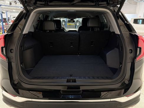 Used 2022 GMC Terrain SLT w/ Tech Package FWD image 27