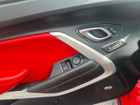Used 2017 Chevrolet Camaro SS RWD image 7