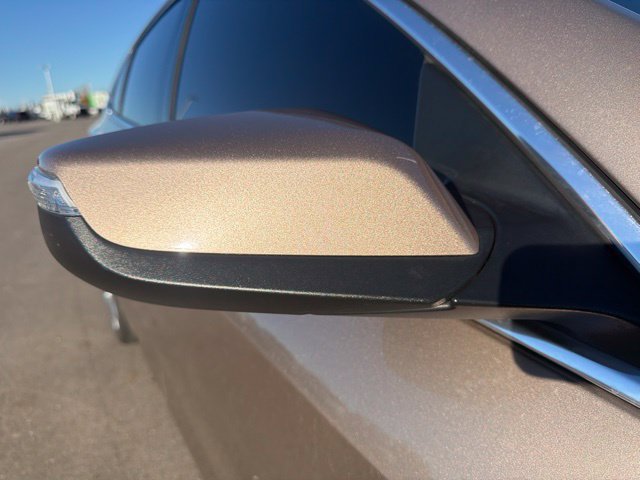 Used 2018 Chevrolet Malibu Premier w/ Premier Sun and Wheel Package FWD image 5