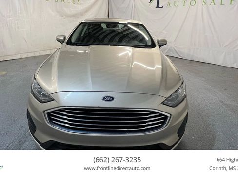 Used 2019 Ford Fusion SE image 2