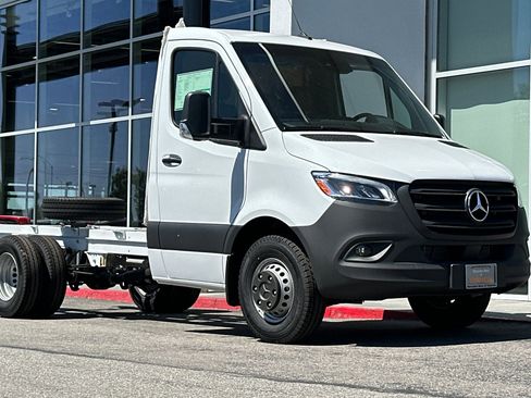 New 2024 Mercedes-Benz Sprinter 4500 image 9