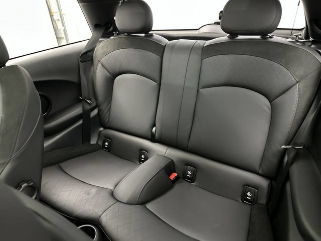 Used 2024 MINI Cooper 2-Door Hardtop FWD image 29