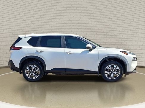 Used 2023 Nissan Rogue SV FWD image 4