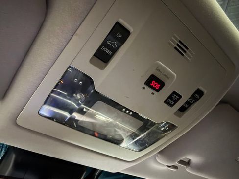 Used 2016 Lexus ES 350 w/ Luxury Package w/Wood Trim FWD image 31