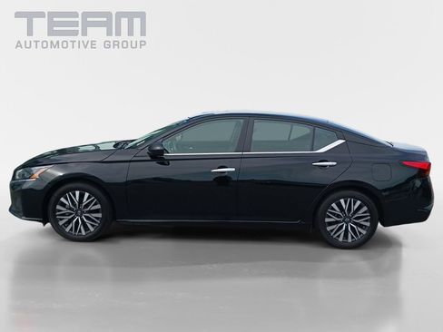 Used 2024 Nissan Altima 2.5 SV FWD image 4