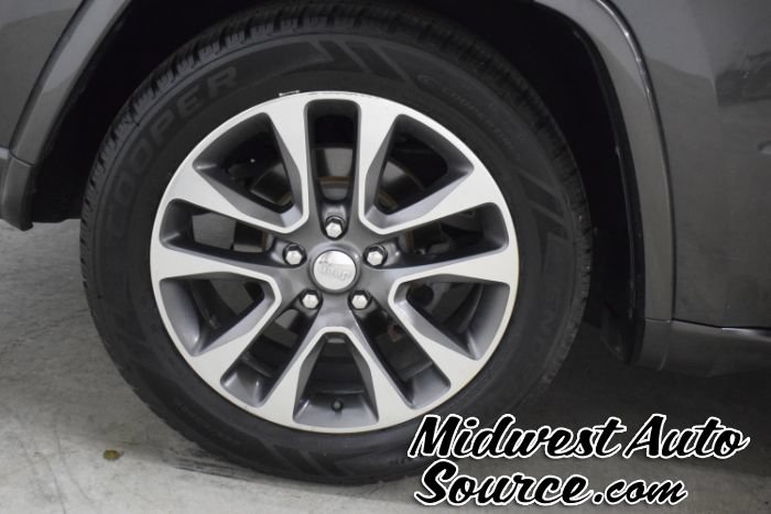 Used 2017 Jeep Grand Cherokee Overland w/ Jeep Active Safety Group AWD/4WD image 9