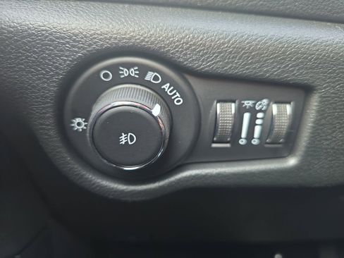 New 2026 Chrysler Pacifica Select FWD image 24