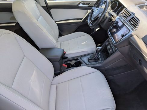 Used 2019 Volkswagen Tiguan SE w/ Panoramic Sunroof Package FWD image 22