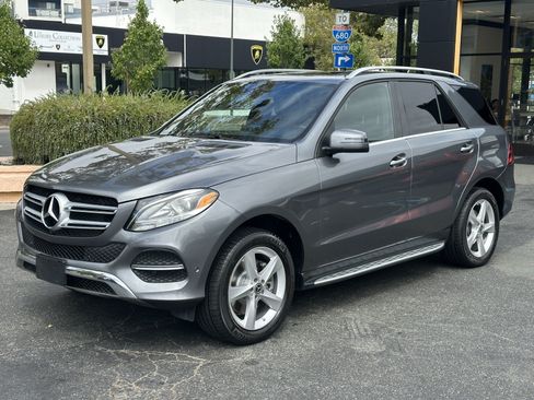 Used 2019 Mercedes-Benz GLE 400 4MATIC image 3