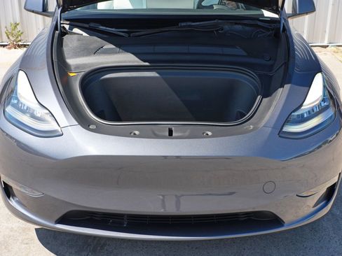 Used 2023 Tesla Model Y Long Range image 8