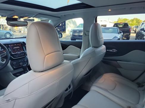 Used 2021 Jeep Cherokee Limited w/ Elite Package AWD/4WD image 12