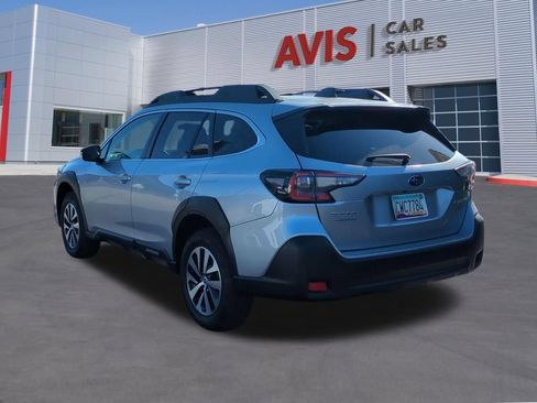 Used 2025 Subaru Outback Premium AWD/4WD image 9