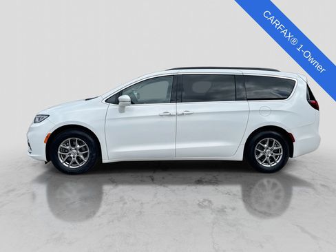 Used 2021 Chrysler Pacifica Touring w/ Cold Weather Group FWD image 3