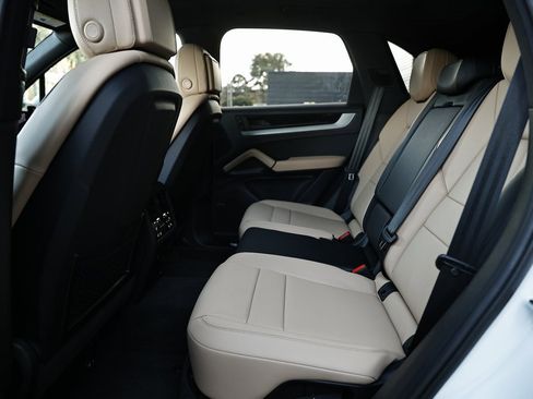 Certified 2025 Porsche Cayenne w/ Premium Package Plus image 29