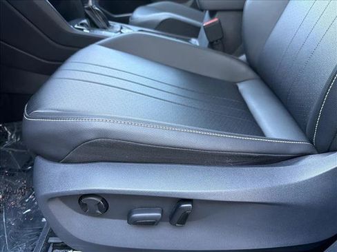 Used 2024 Volkswagen Tiguan SE image 12