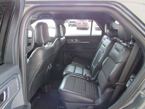 Used 2025 Ford Explorer ST-Line w/ ST-Line Street Pack AWD/4WD image 32
