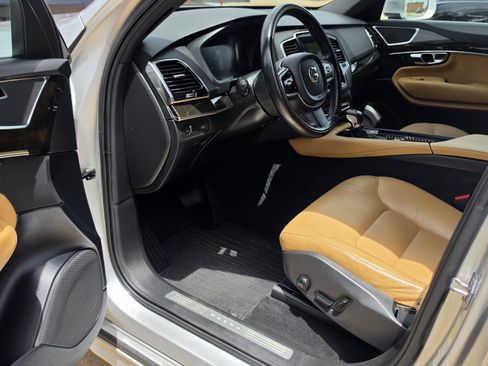Used 2018 Volvo XC90 T6 Momentum w/ Convenience Package AWD/4WD image 24