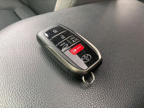 Used 2023 Toyota RAV4 SE image 14