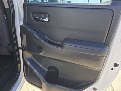 Used 2022 Nissan Frontier SV image 29