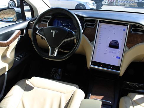 Used 2017 Tesla Model X 75D AWD/4WD image 15