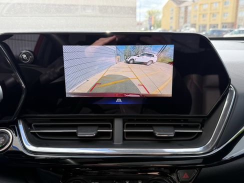 Used 2025 Chevrolet Trax RS w/ Sunroof Package FWD image 18