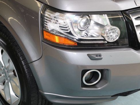 Used 2013 Land Rover LR2 HSE image 11