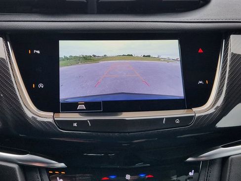 Used 2024 Cadillac XT6 Sport image 19