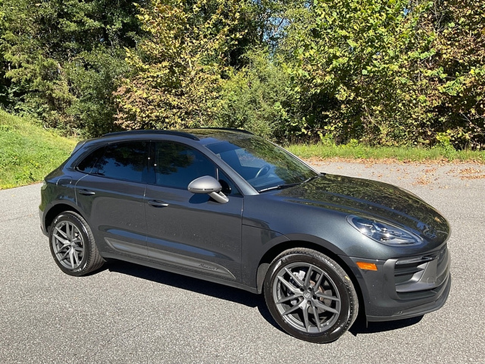 Used 2025 Porsche Macan AWD/4WD image 4