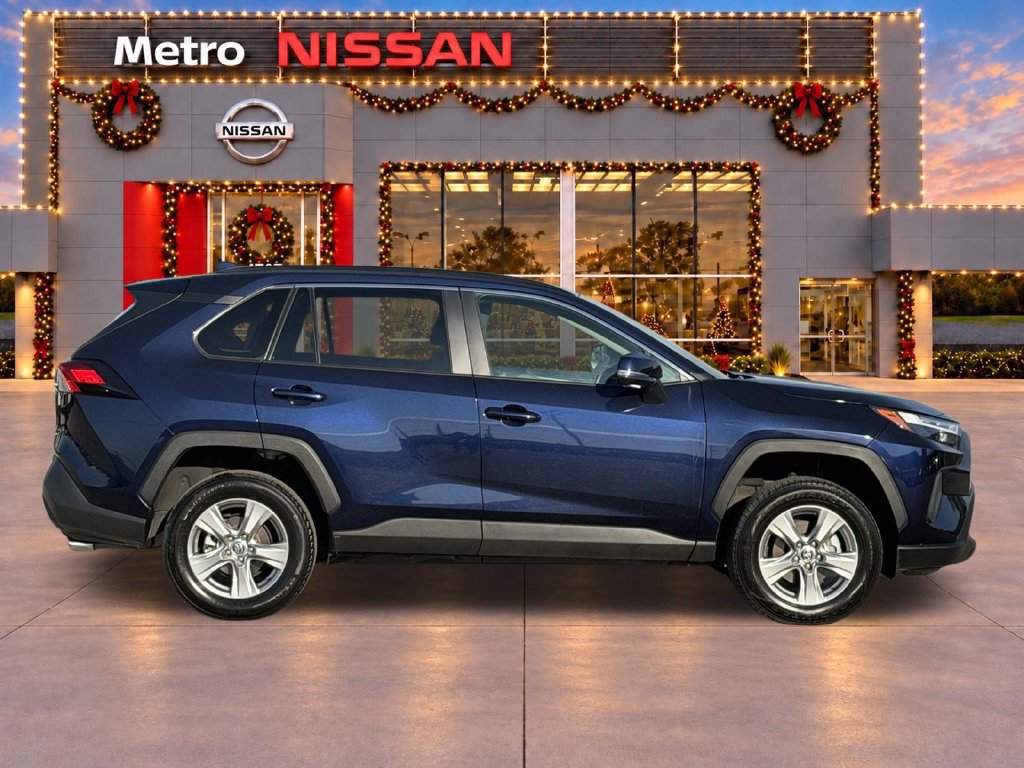 Used 2025 Toyota RAV4 XLE AWD/4WD image 4