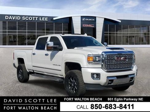 Used 2019 GMC Sierra 2500 Denali w/ Duramax Plus Package AWD/4WD image 1
