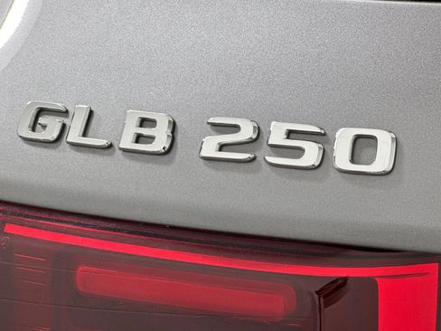 Certified 2024 Mercedes-Benz GLB 250 4MATIC image 20