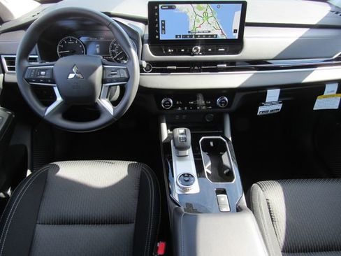 New 2026 Mitsubishi Outlander ES FWD image 17