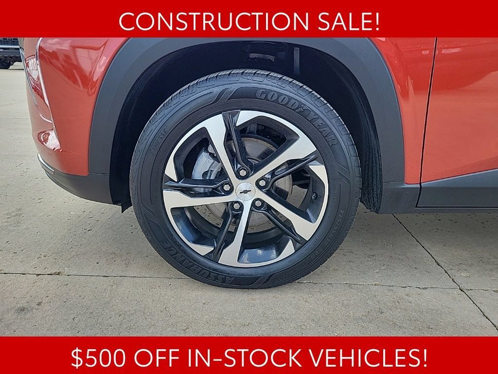 Used 2024 Chevrolet Trax RS FWD image 14