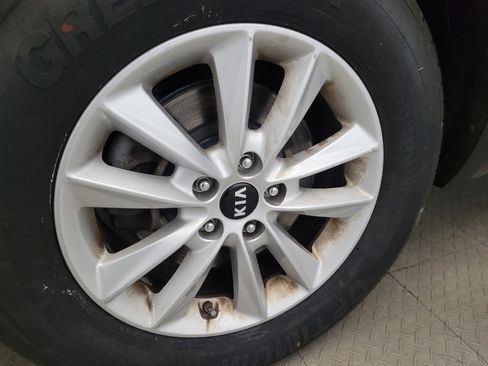 Used 2020 Kia Sorento LX FWD image 31