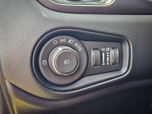 Used 2022 Jeep Renegade Altitude AWD/4WD image 13