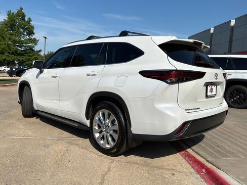 Used 2025 Toyota Highlander Limited AWD/4WD image 6