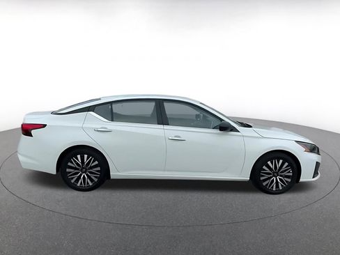 Used 2025 Nissan Altima 2.5 SV image 16