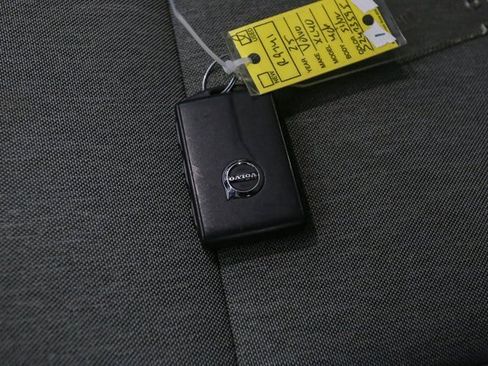 Used 2025 Volvo XC40 B5 Core image 40