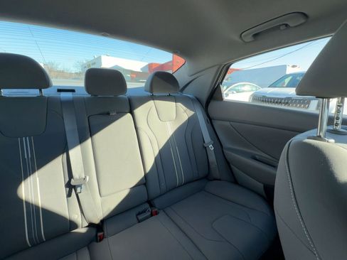 Used 2025 Hyundai Elantra SEL image 23