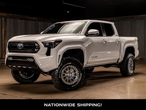 Used 2026 Toyota Tacoma SR5 AWD/4WD image 4