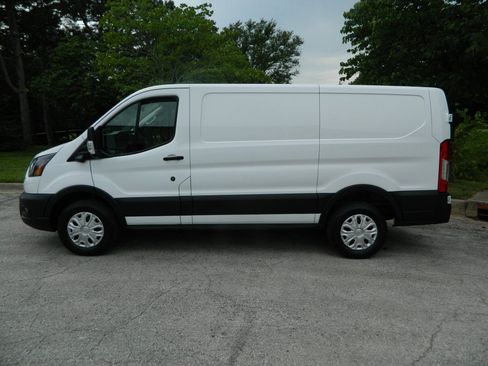 Used 2023 Ford Transit 250 Low Roof RWD image 4