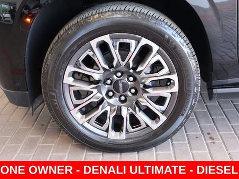 Used 2023 GMC Yukon Denali Ultimate AWD/4WD image 11