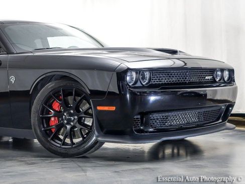 Used 2016 Dodge Challenger SRT Hellcat RWD image 2