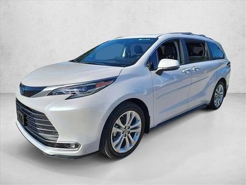 Used 2024 Toyota Sienna Platinum image 1