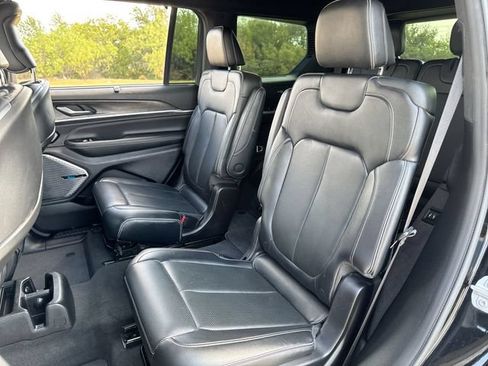 Used 2021 Jeep Grand Cherokee L Overland w/ Luxury Tech Group IV AWD/4WD image 23