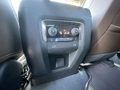 Used 2022 Chevrolet Suburban High Country w/ LPO, Illumination Package AWD/4WD image 20
